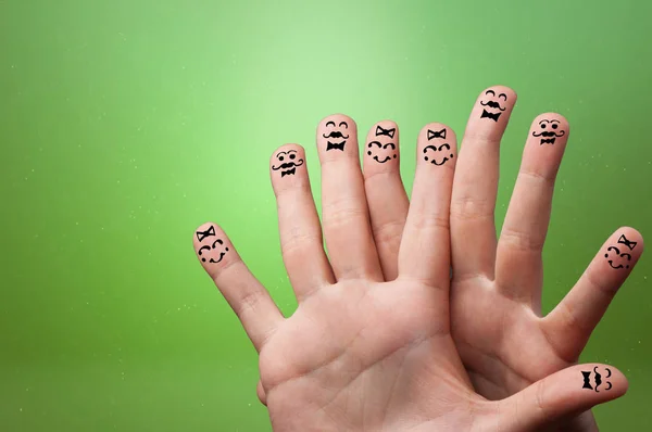 Elegantní prsty dohromady s úsměvem — Stock fotografie