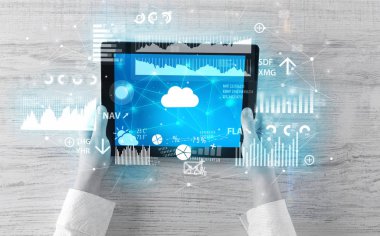 Tablet tutarak ve finantial rapor kavramı kontrol el