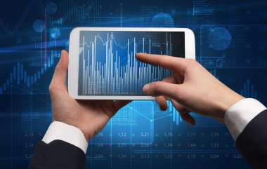 Tablet kullanma ve mali rapor kavramı kontrol el