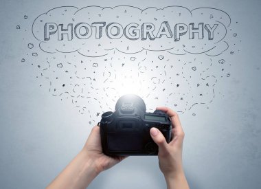 El fotoğraf mesaj bulut kavramı ile çekim