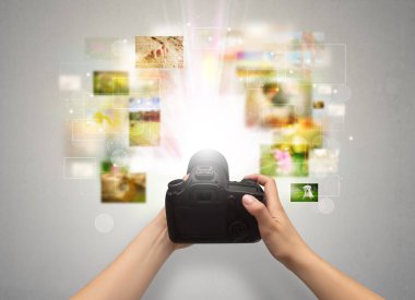 El yaşam olayları digital fotoğraf makinesi ile yakalar.