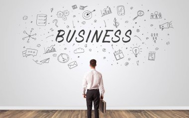 Yöneticisi iş kavramı ile bir duvara bakarak şüphe