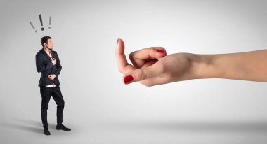 Soru işareti kavramı ile iş adamı öptüm