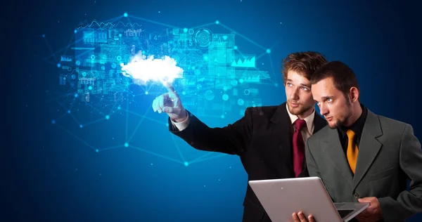 Muž dotýká cloud systému hologram — Stock fotografie