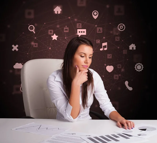 Sekreterare arbete med multitasking koncept — Stockfoto