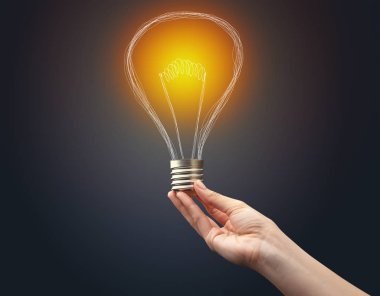 Koyu arkaplanda el ele tutuşan ampul