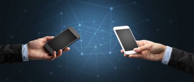 Akıllı telefonlar holding iki eller yakın çekim