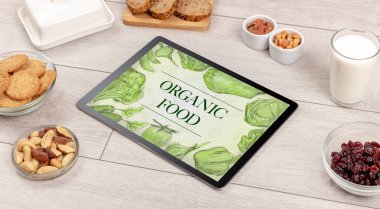 Masada taze yemek var.