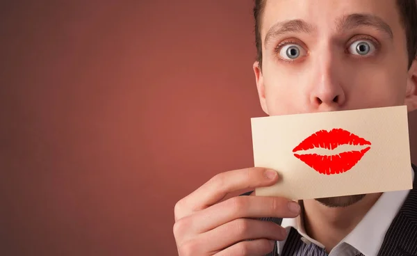 Persona sonriendo con una tarjeta delante de su boca —  Fotos de Stock