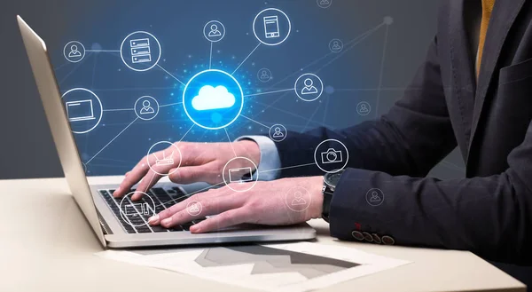 Hand typing with cloud technology system concept — Stock Photo, Image