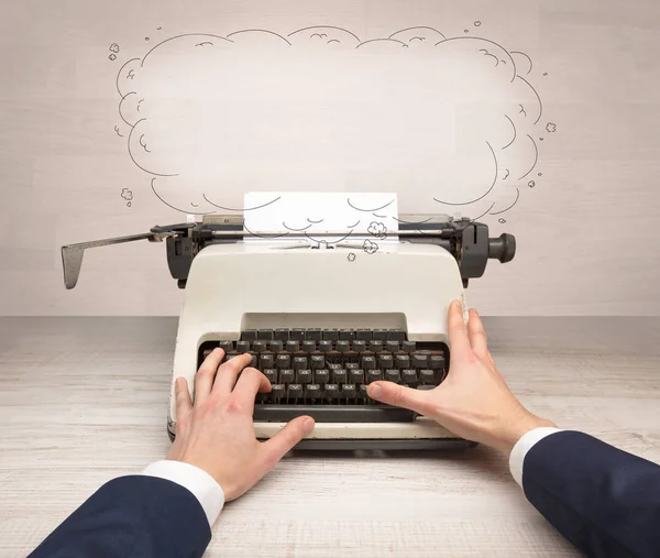 Máquina de escrever vintage com rabiscos ao redor — Fotografia de Stock