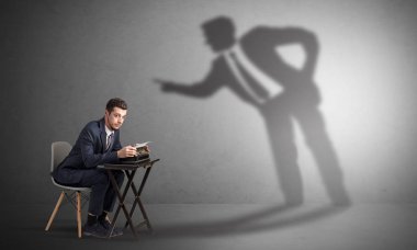 Çalışkan ve onunla savunarak gölge adam