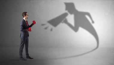 İşadamı otoriter gölgesini ile mücadele