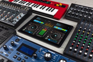 Karıştırma müzik ve aletleri kavramı