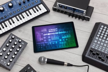 Elektronik müzik aletleri ve tablet raporları kavramı ile