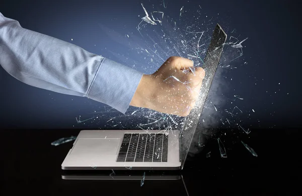 Hand boksen laptop scherm — Stockfoto