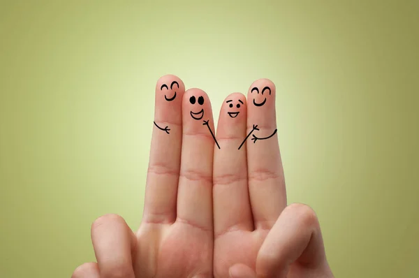 Счастливые маленькие пальчики улыбаются и висят вместе — стоковое фото