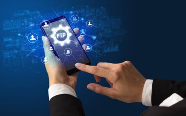 Teknoloji kavramına sahip akıllı telefon kullanımı