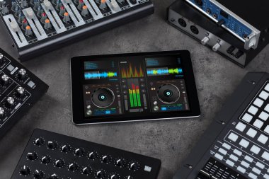 Karıştırma müzik ve aletleri kavramı