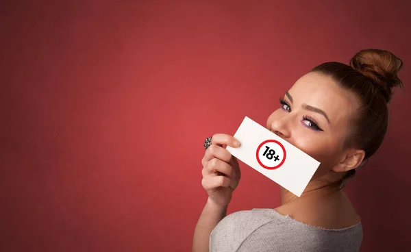 Persona con 18 cartas en la mano — Foto de Stock