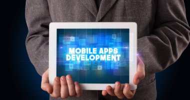 Tablet tutan kişi, teknoloji konsepti