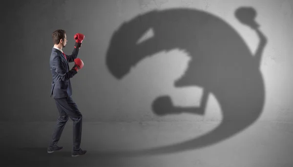 Empresário lutando com uma grande sombra monstro — Fotografia de Stock