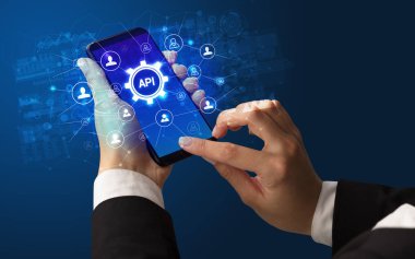 Teknoloji kavramına sahip akıllı telefon kullanımı