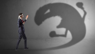 Büyük canavar gölgeli mücadele işadamı