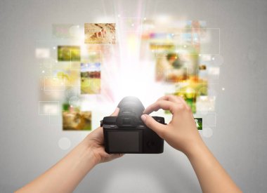 El yaşam olayları digital fotoğraf makinesi ile yakalar.