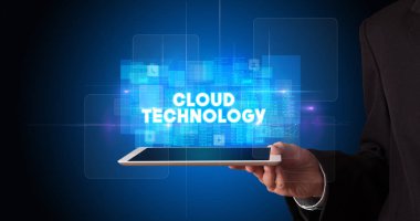 Tablet tutan kişi, teknoloji konsepti