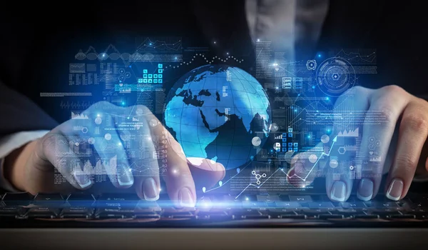 Uluslararası sistem konsepti ile klavye yazarak kadın