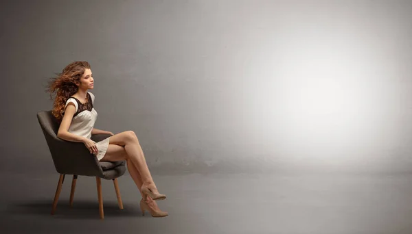 Elegant woman modeling in an empty studio — Stock Photo, Image