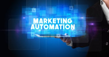 Tablet tutan kişi, teknoloji konsepti