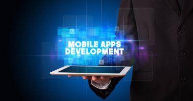 Tablet tutan kişi, teknoloji konsepti