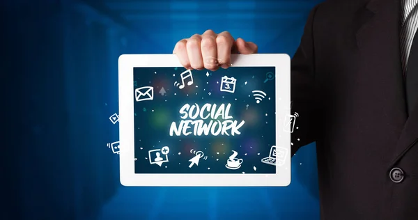 Persona che tiene tablet, concetto di social network — Foto Stock