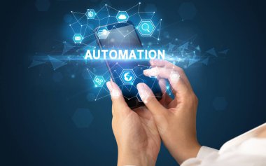 Teknoloji kavramına sahip akıllı telefon kullanımı
