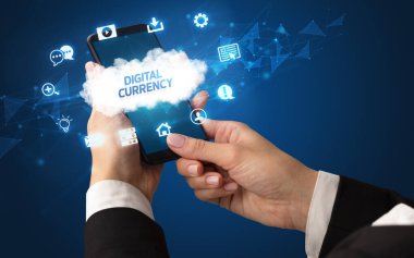 Bulut teknolojisi kavramına sahip akıllı telefon kullanımı