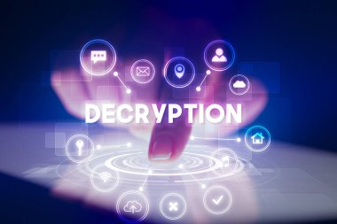 Web teknolojisi simgeleriyle tablete dokunmak