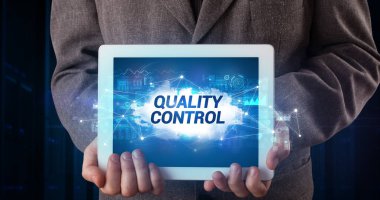 Tablet tutan kişi, teknoloji konsepti