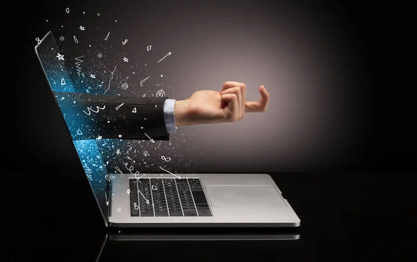 Hand coming out van een laptop — Stockfoto