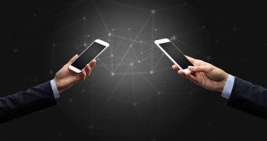Akıllı telefonlar holding iki eller yakın çekim