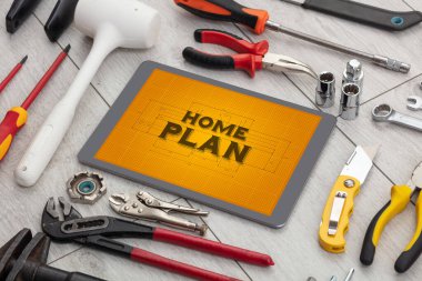 Tablet ve mimar araçları çevresinde