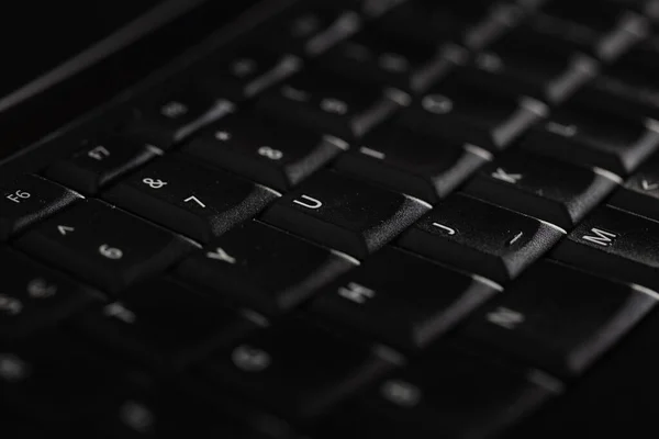 暗いキーボードのクローズ アップ — ストック写真