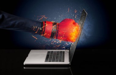 Güçlü dizüstü ekran vurmak kol