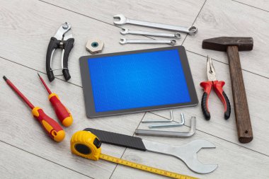 Tablet araçlar ve kılavuz ekran konsepti ile