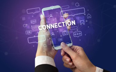 Sosyal medya kavramına sahip akıllı telefon kullanımı