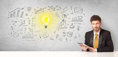 Yeni fikir konsepti ile iş adamı