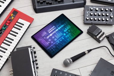 Elektronik müzik aletleri ve tablet raporları kavramı ile