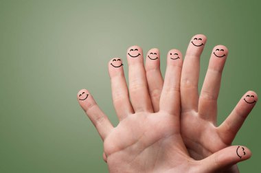 Gülümseme parmak birlikte