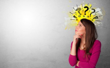 Soru işaretleri olan iş adamı